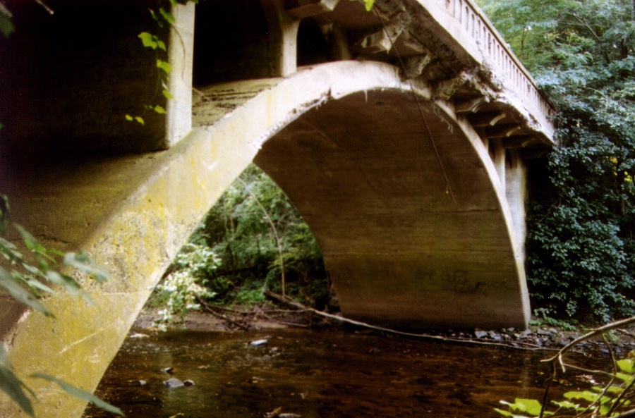 Underside of bridge, showing arch barrel